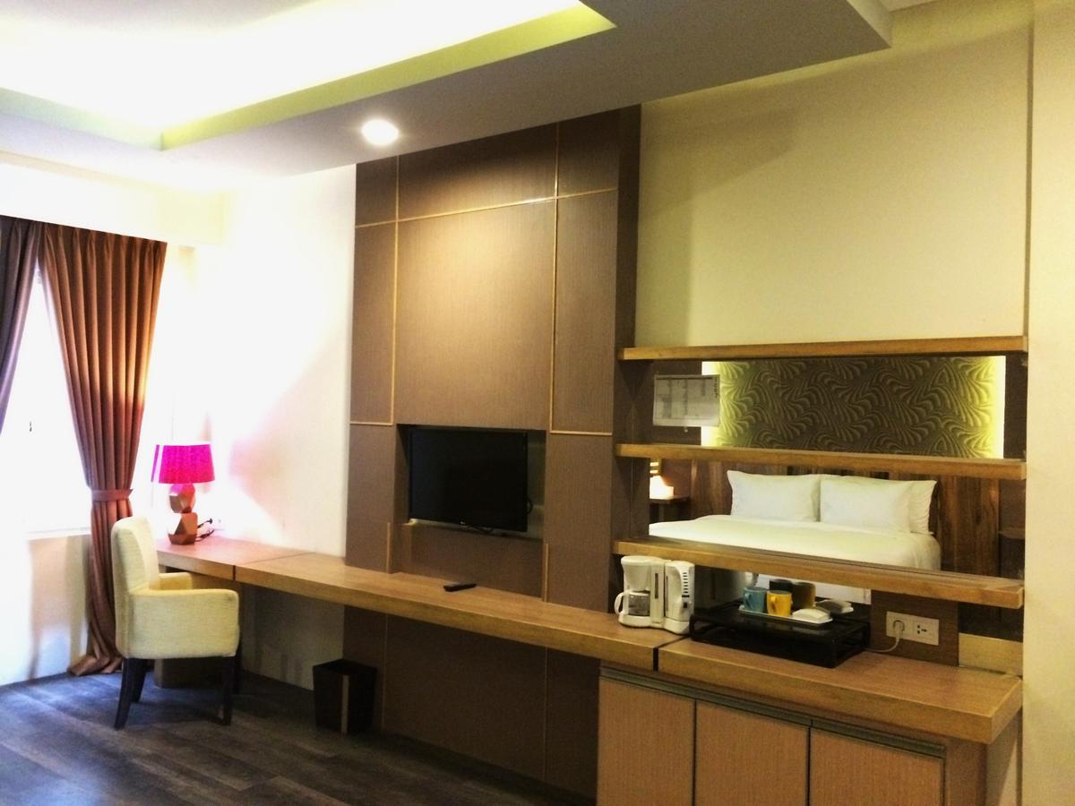 The Sya Regency Palu Hotel By Soasia Exterior photo