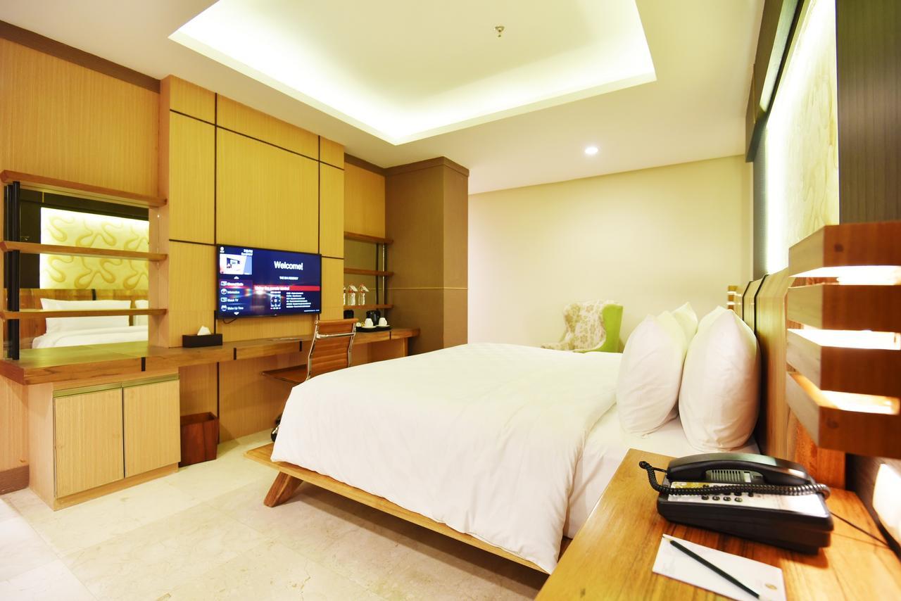 The Sya Regency Palu Hotel By Soasia Exterior photo