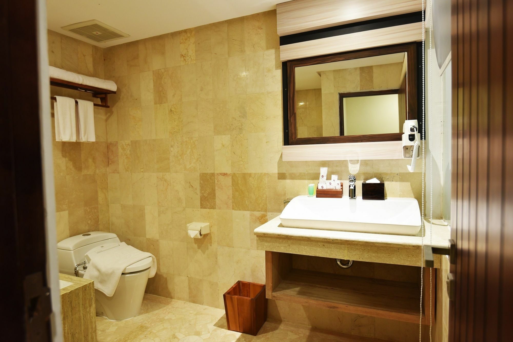 The Sya Regency Palu Hotel By Soasia Exterior photo